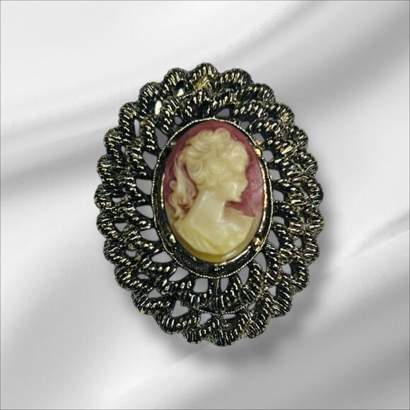 Vintage Gerry’s Cameo Brooch Pin 1.5” Grannycore Victorian Inspired - Picture 1 of 5
